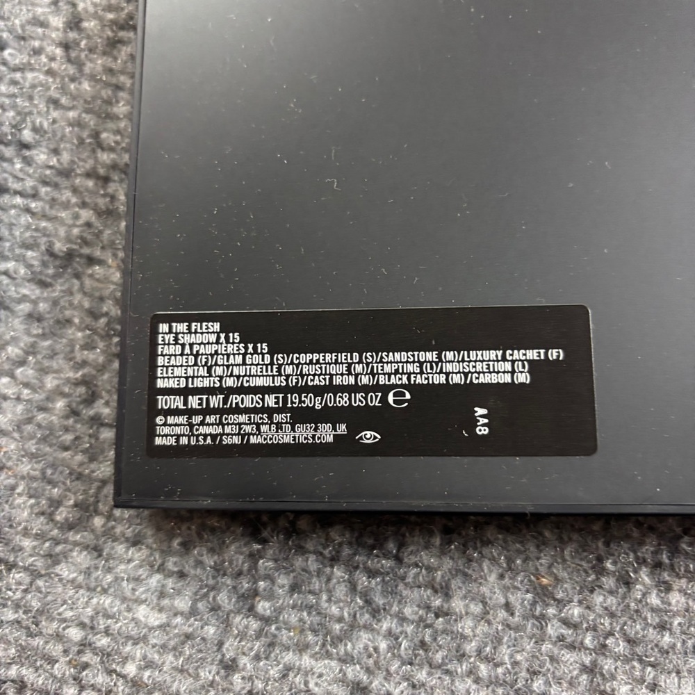 MAC Cosmetics NIB Eye Shadow x 15 color: In the Flesh palette - Picture 4 of 7